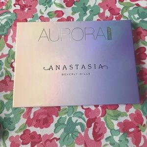 Anastasia Beverly Hills Glow Kit in Aurora